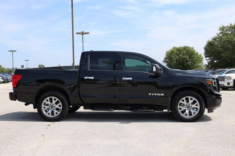 2024 Nissan Titan SV