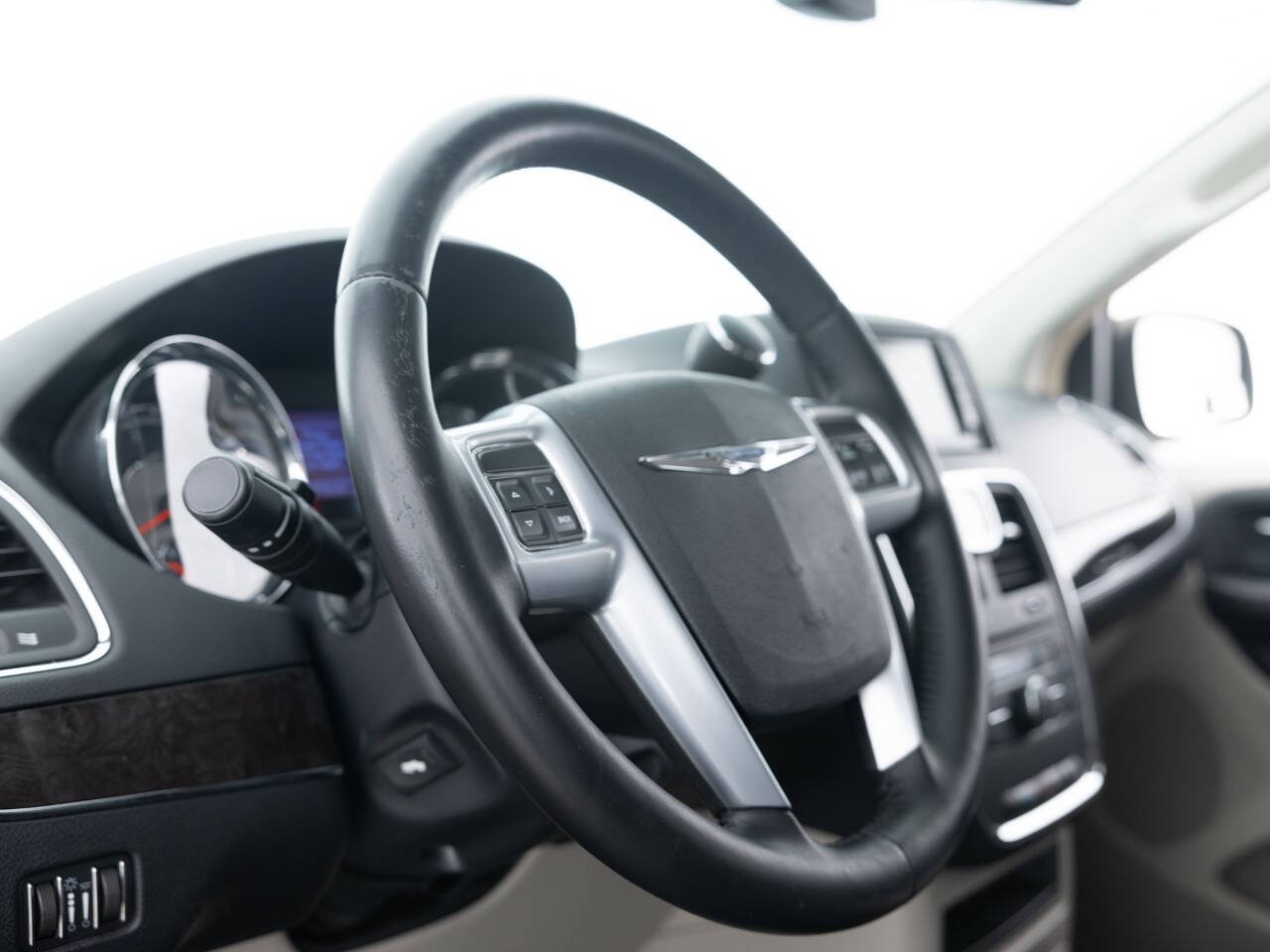 Used Car 2011 Chrysler Town And Country  Touring 4dr Mini Van For Sale Under $10,000 In Coal City, Illinois