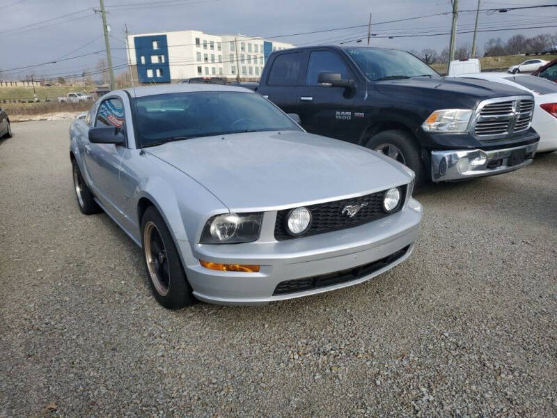 2005 Ford Mustang GT Deluxe