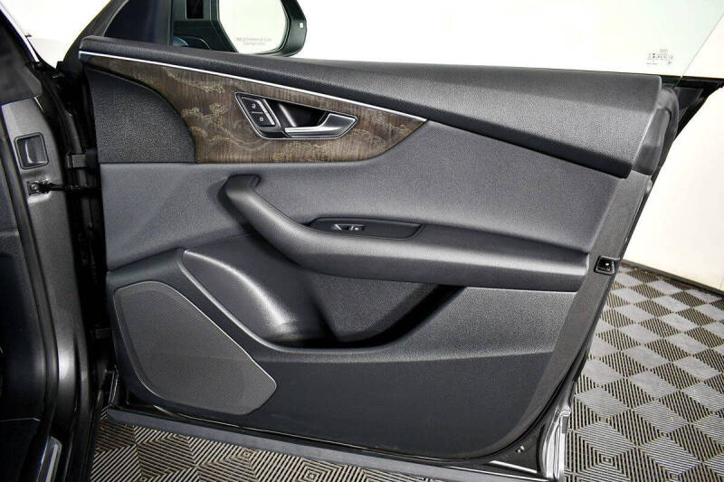 2019 Audi Q8 quattro Premium 55 TFSI