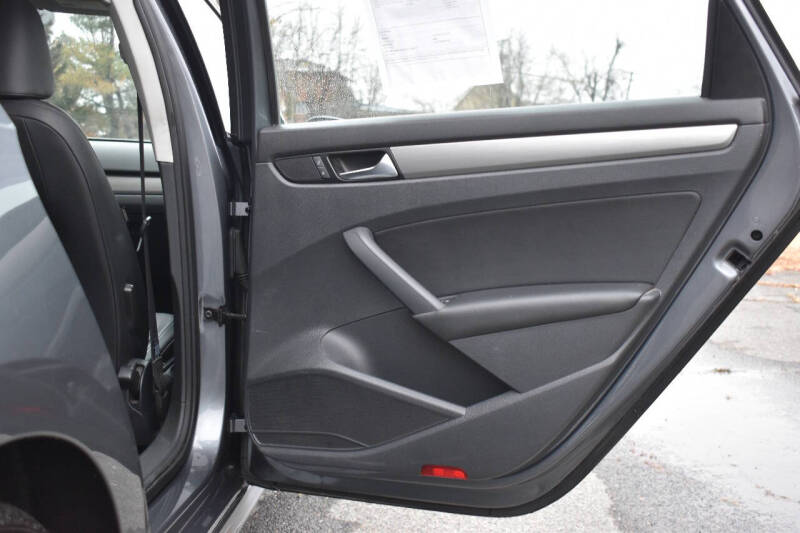 2014 Volkswagen Passat 1.8T SE