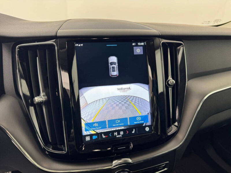 2024 Volvo XC60 B5 Core Dark Theme