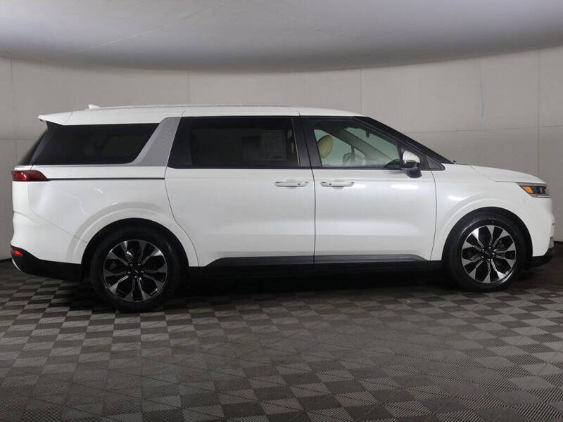 2023 Kia Carnival EX
