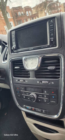 2016 Chrysler Town and Country Touring-L Anniversary Edition