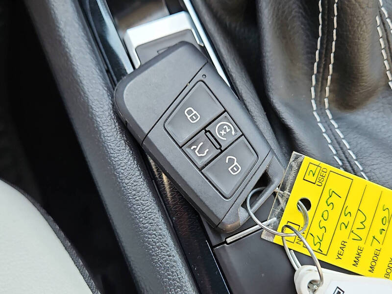 2025 Volkswagen Taos SE