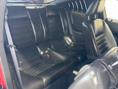 2005 Ford Mustang GT Deluxe