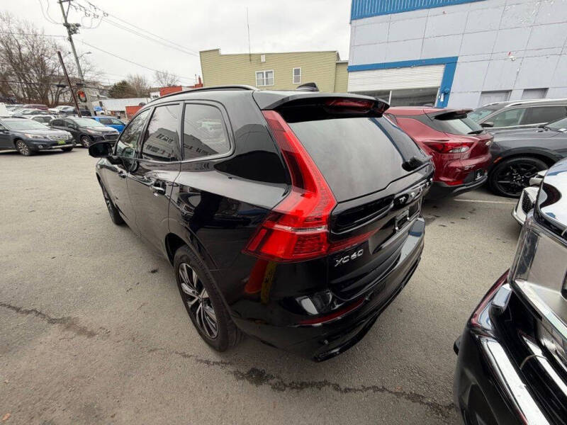 2024 Volvo XC60 B5 Plus Dark Theme