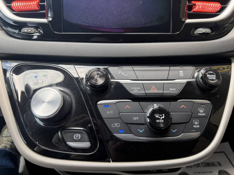 2017 Chrysler Pacifica Touring