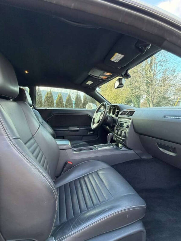 2014 Dodge Challenger SXT Plus