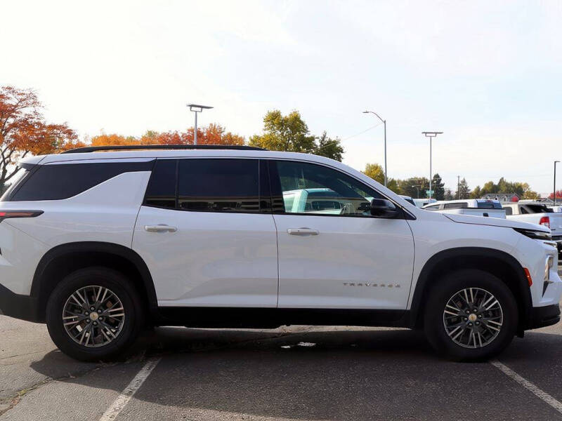 2024 Chevrolet Traverse LT