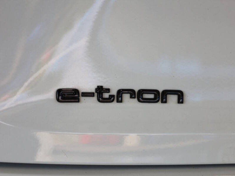 2023 Audi e-tron quattro Premium Plus