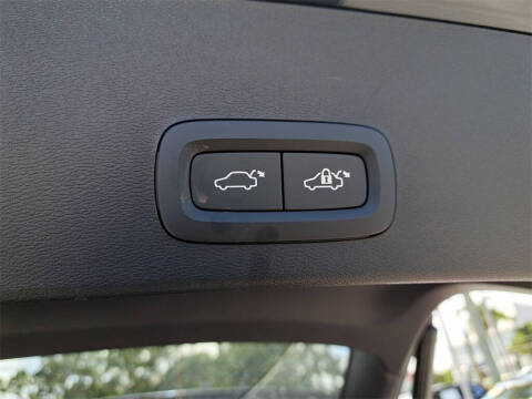 2026 Volvo XC40 B5 Ultra Black Edition