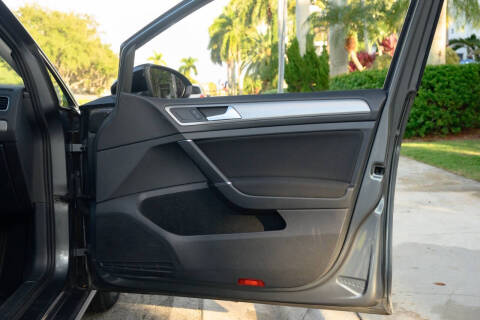 2017 Volkswagen Golf TSI S