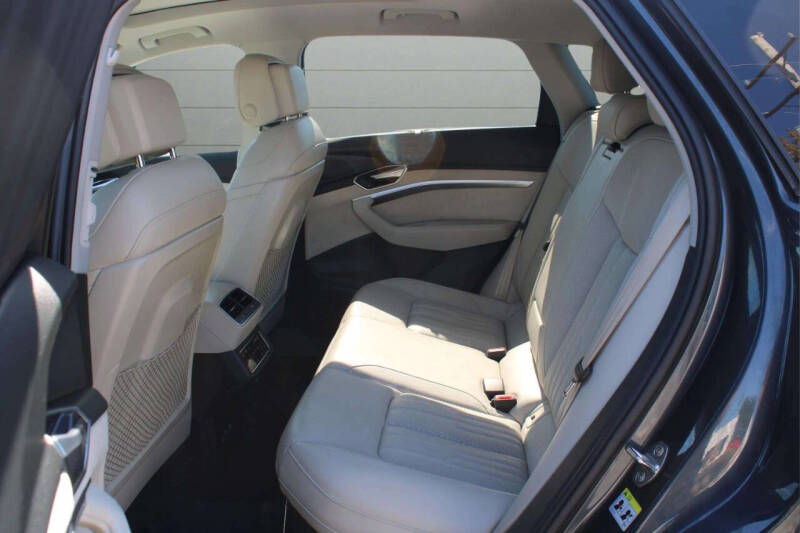 2019 Audi e-tron quattro Prestige