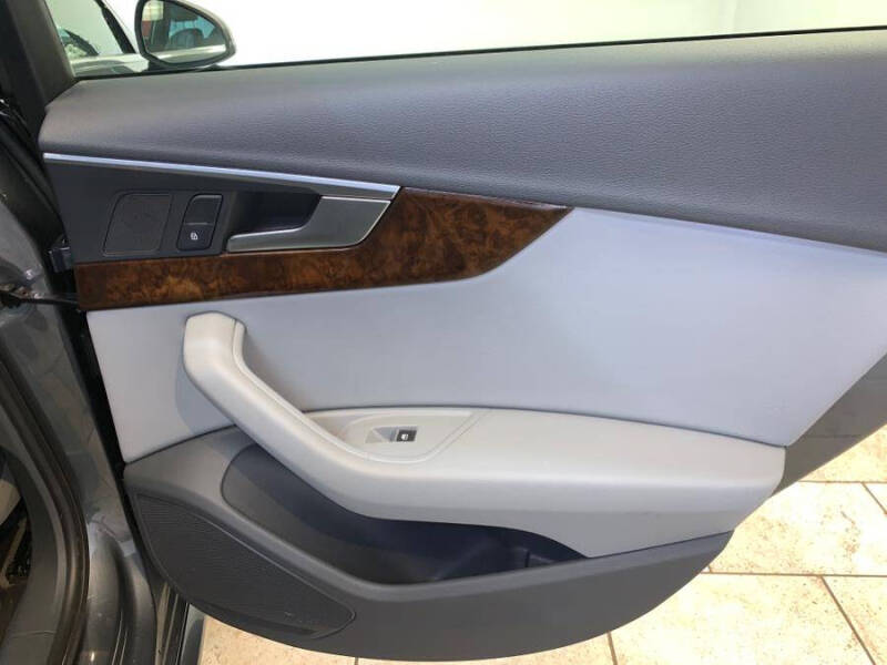 2019 Audi A4 quattro Premium 45 TFSI