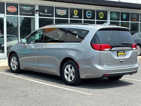 2017 Chrysler Pacifica Hybrid Premium