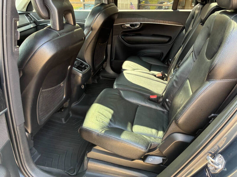 2020 Volvo XC90 T6 Momentum 7-Passenger