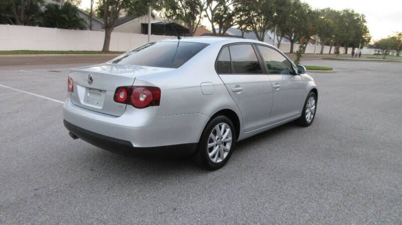 2010 Volkswagen Jetta Limited Edition photo 5