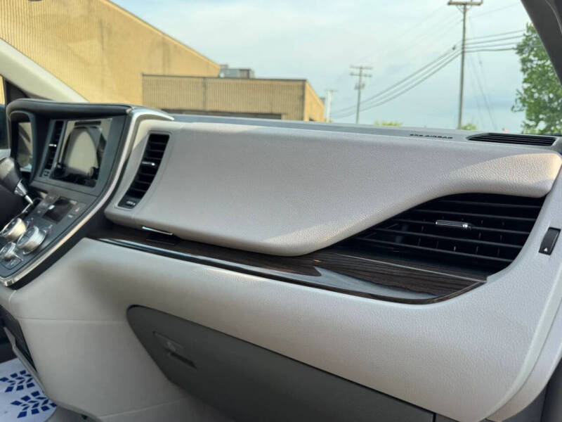 2017 Toyota Sienna