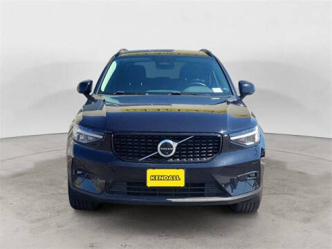 2023 Volvo XC40 B5 Plus Dark Theme