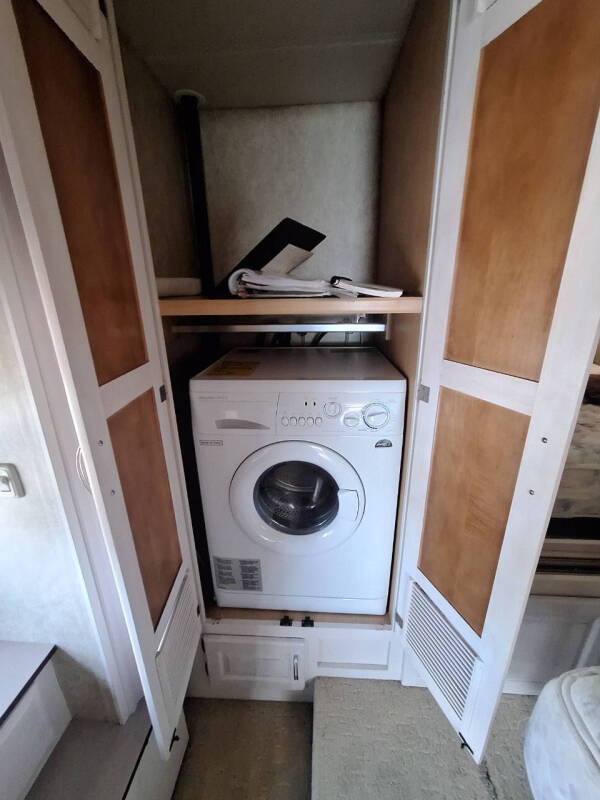 2008 Newmar Ventana 3933