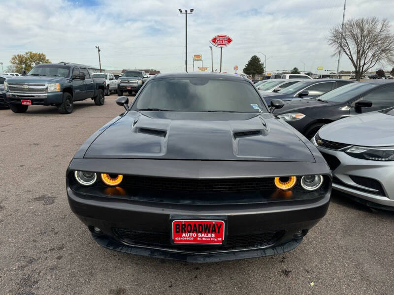 2017 Dodge Challenger SXT photo 3