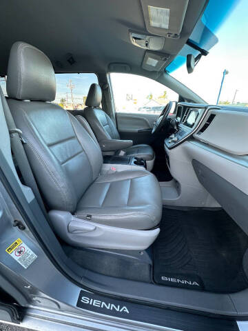 2015 Toyota Sienna LE 8-Passenger
