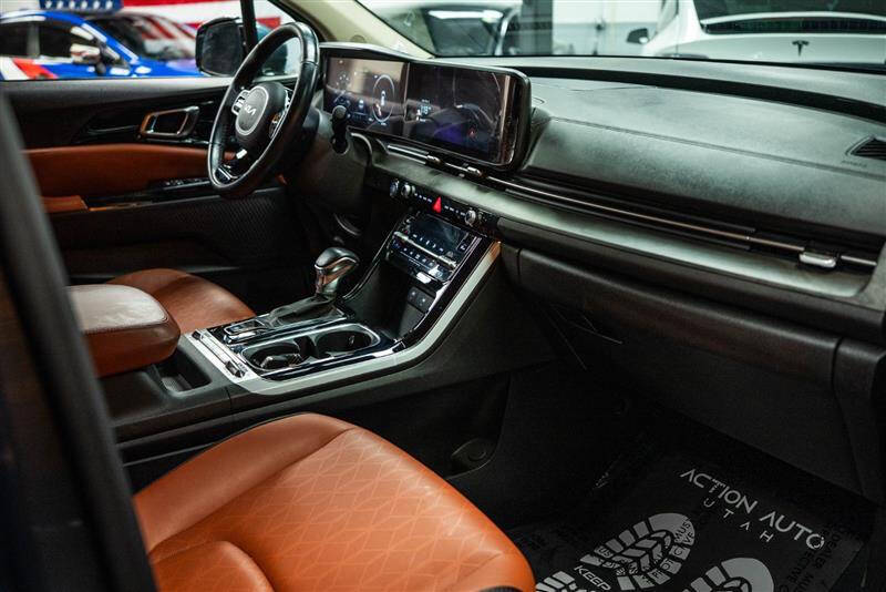 2023 Kia Carnival SX