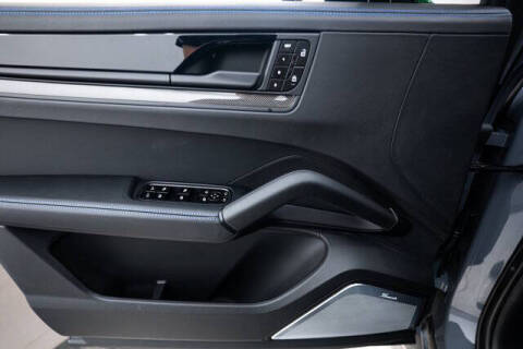 2025 Porsche Cayenne GTS