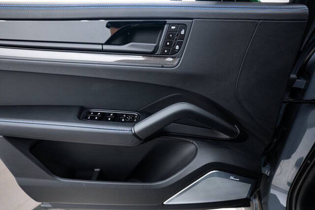 2025 Porsche Cayenne GTS