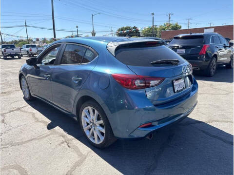 2017 Mazda MAZDA3 Touring
