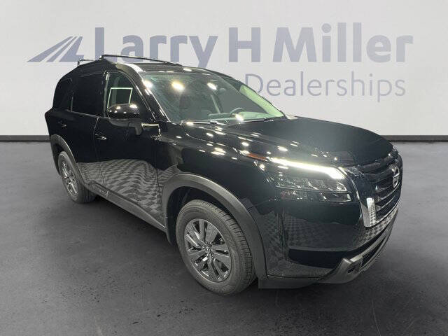 2025 Nissan Pathfinder SV