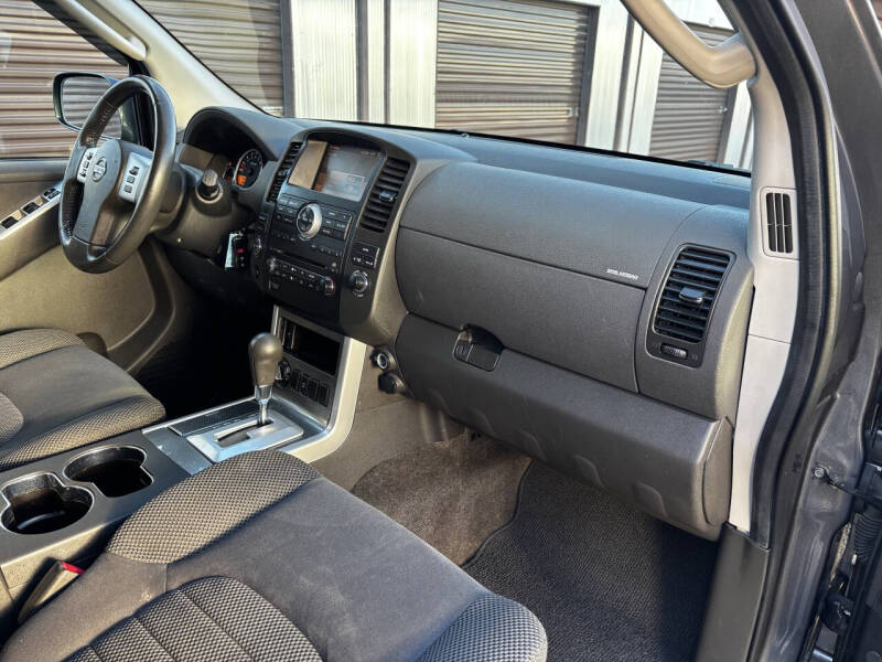 2011 Nissan Pathfinder SV