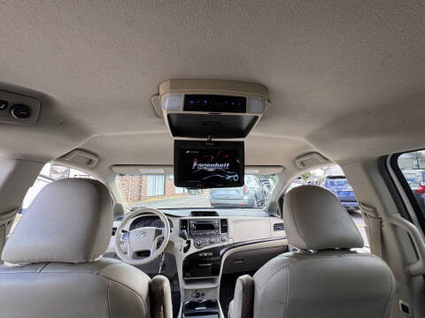 2011 Toyota Sienna LE 8-Passenger