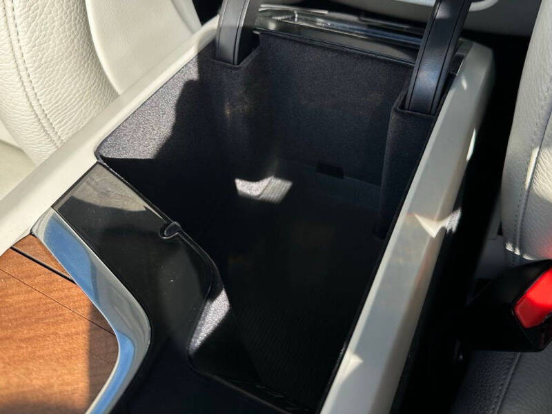 2022 Volvo XC90 T6 Momentum 7-Passenger