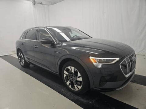 2022 Audi e-tron quattro Premium Plus