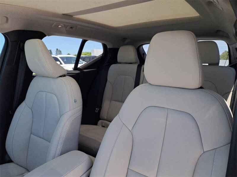 2026 Volvo XC40 B5 Plus