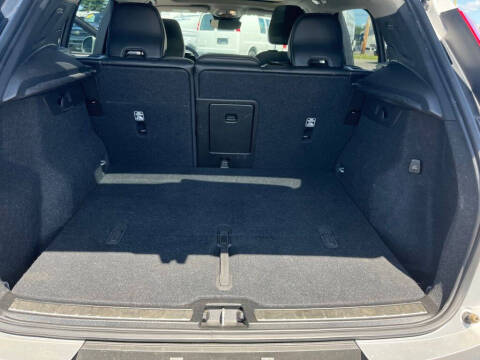 2023 Volvo XC40 B5 Plus Bright Theme