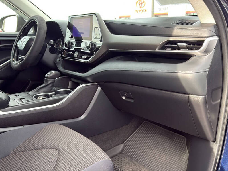 2023 Toyota Highlander LE