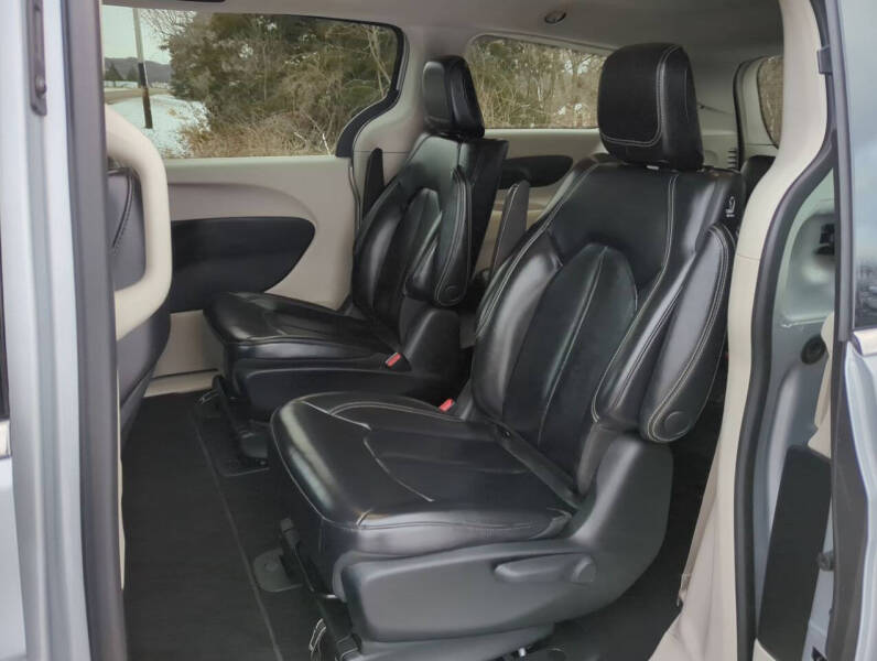 2023 Chrysler Pacifica Plug-In Hybrid Touring L