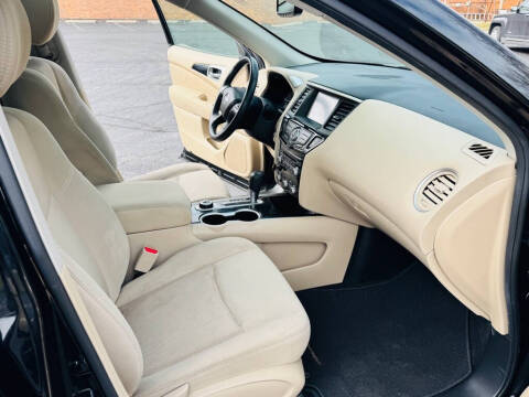 2017 Nissan Pathfinder SV