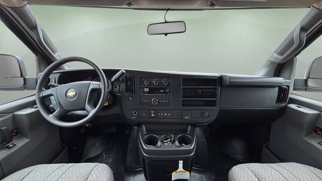 2025 Chevrolet Express 2500