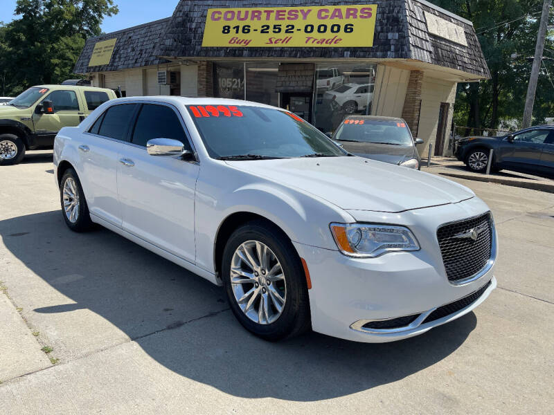 2016 Chrysler 300 for sale at Courtesy Cars in Independence MO