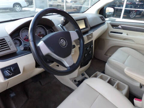 2010 Volkswagen Routan SE