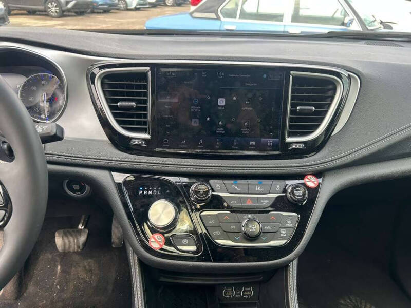 2025 Chrysler Pacifica Limited