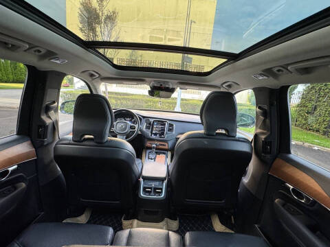 2022 Volvo XC90 T5 Momentum