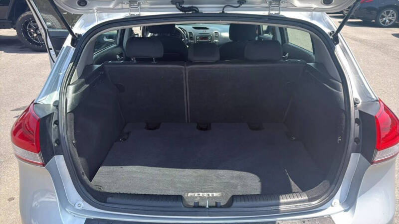 2017 Kia Forte5 LX