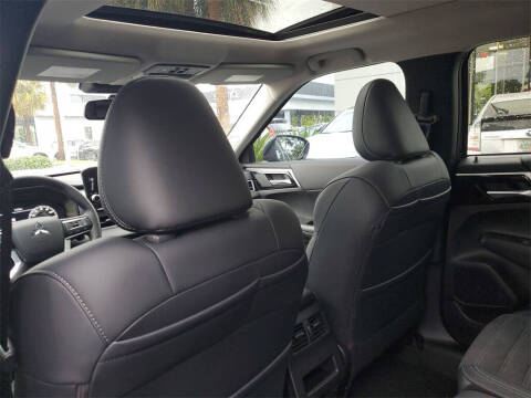 2025 Mitsubishi Outlander PHEV SE