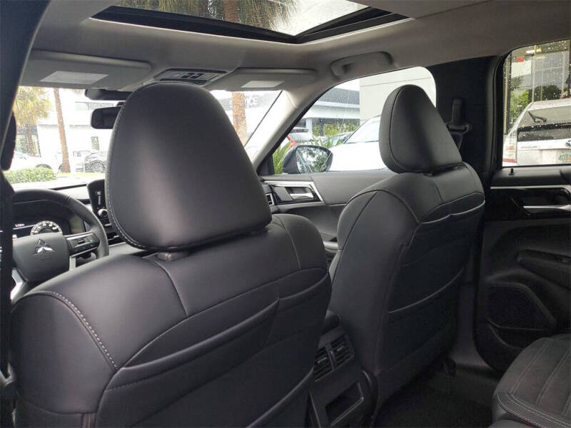 2025 Mitsubishi Outlander PHEV SE