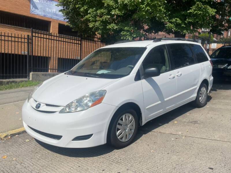 2009 Toyota Sienna for sale at Sylhet Motors in Jamaica NY